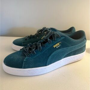 Puma Women’s Deep Green Suede Sneakers - Worn Once Like New - Sz 9